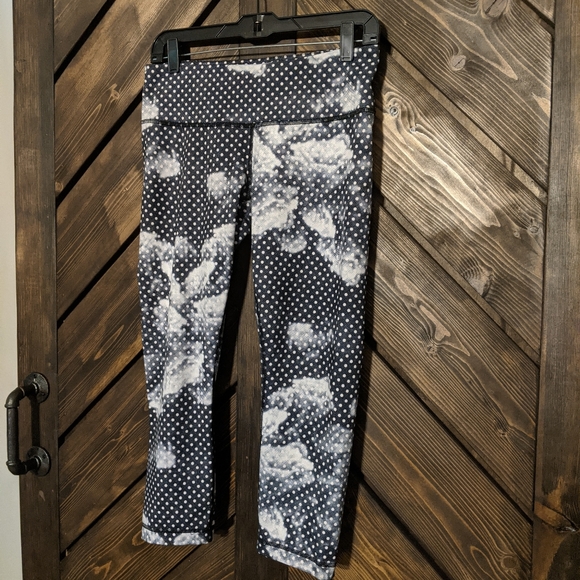 Lululemon🍋 wonder under crop patterned leggings - Picture 4 of 14